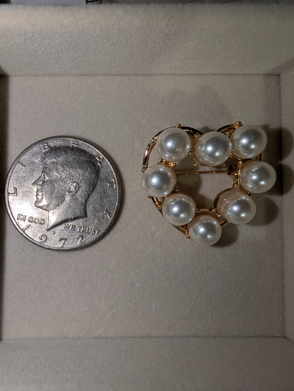 Classic Gold Pearl Heart Brooch - White Pearls